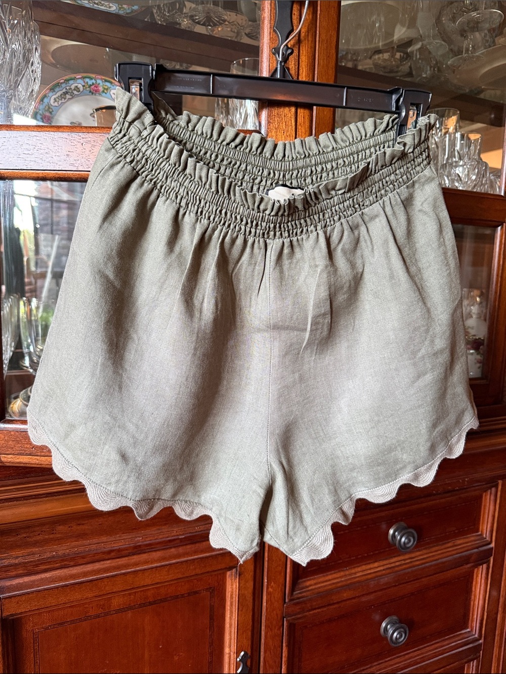 Tuckernuck Olive Scallop-Hem Linen Shorts